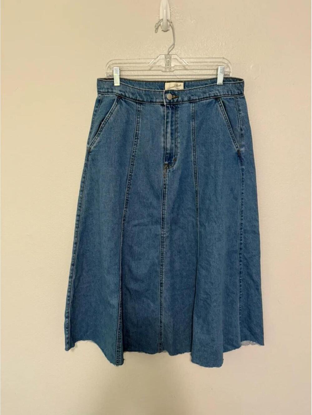 Universal threads skirt size 10